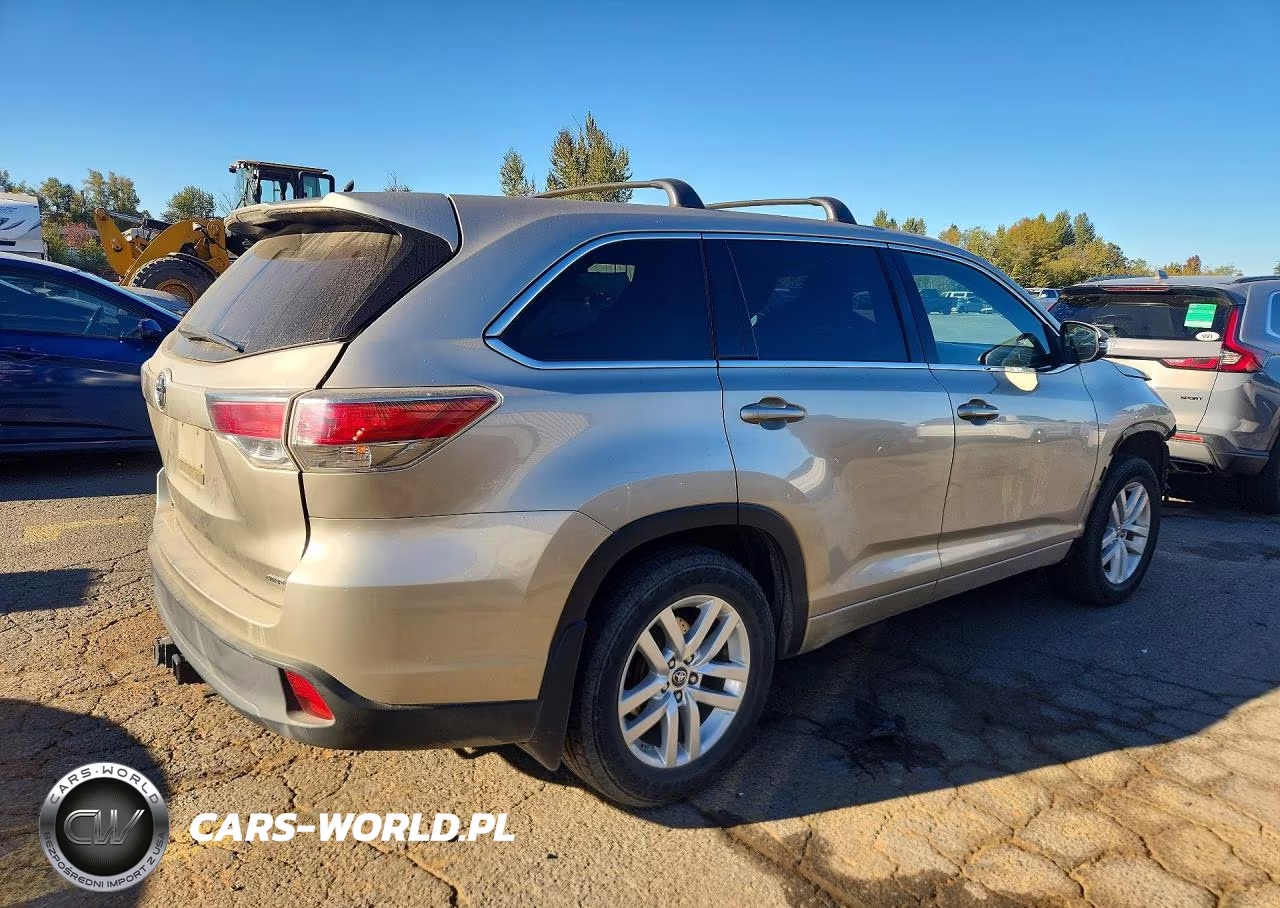 2016 Toyota Highlander Le VIN:5TDBKRFH2GS286722 - 3