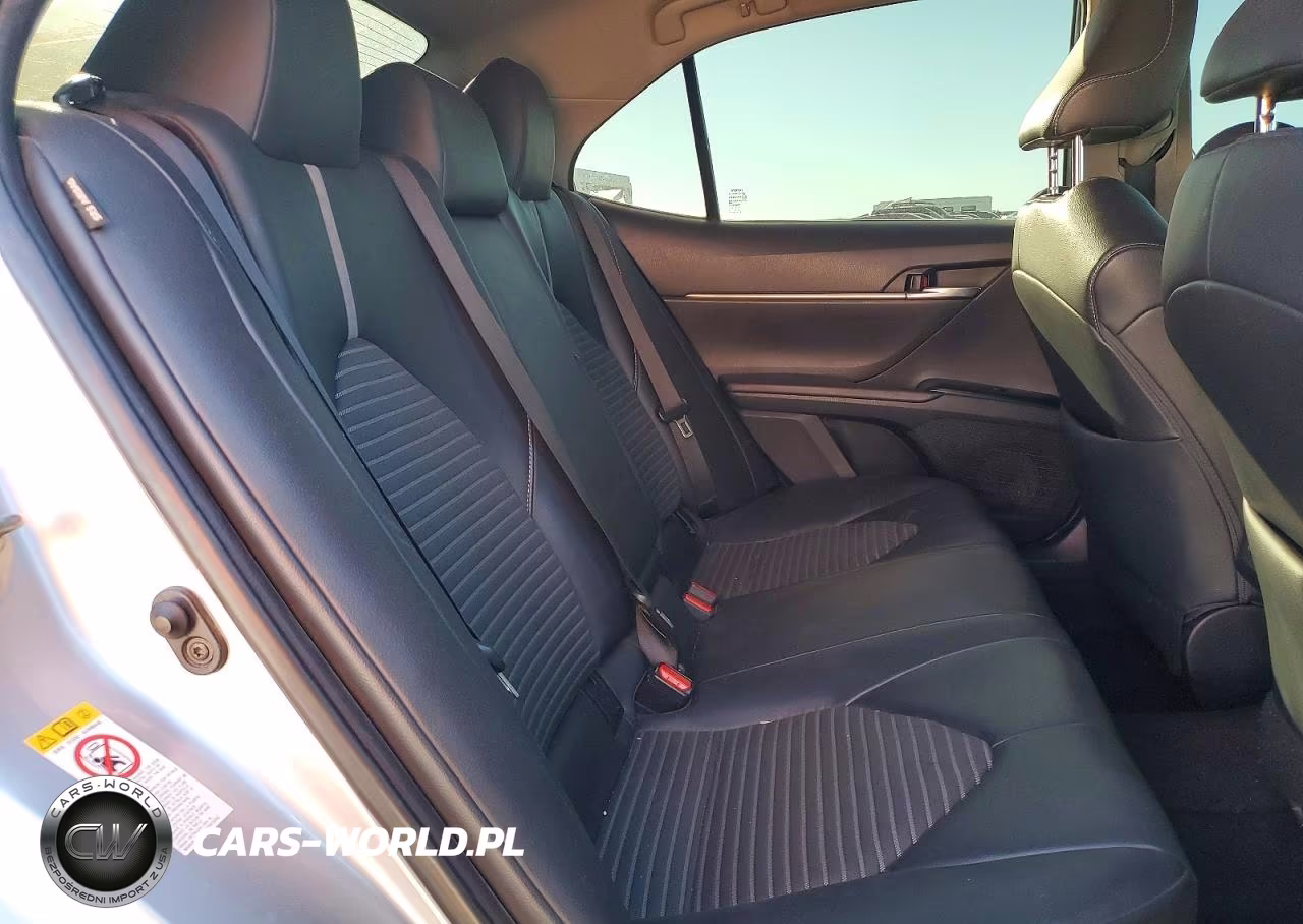 2018 Toyota Camry L VIN:4T1B11HK4JU066056 - 10