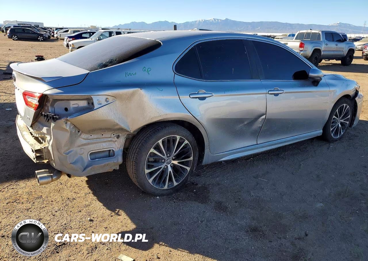 2018 Toyota Camry L VIN:4T1B11HK4JU066056 - 3