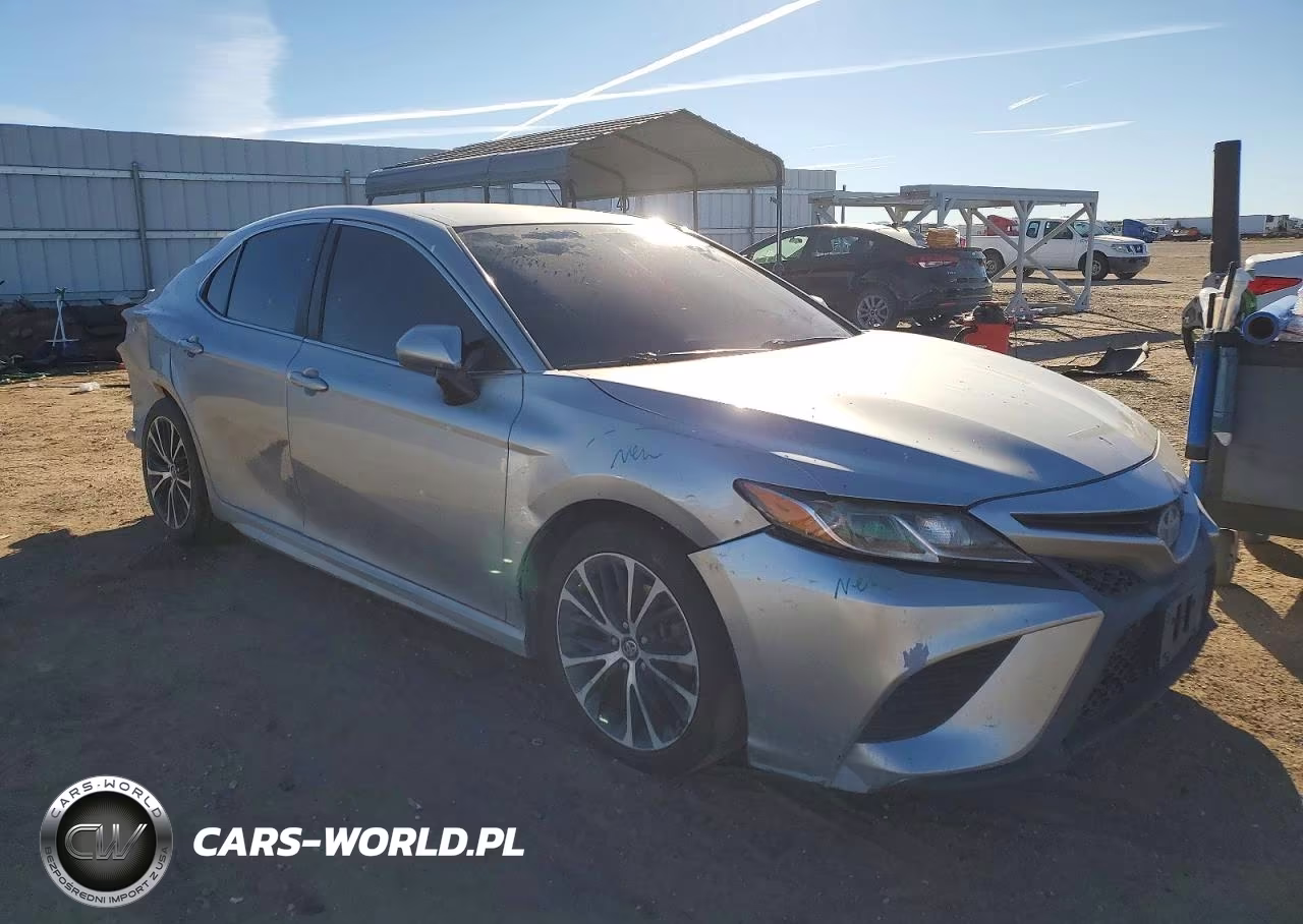 2018 Toyota Camry L VIN:4T1B11HK4JU066056 - 4