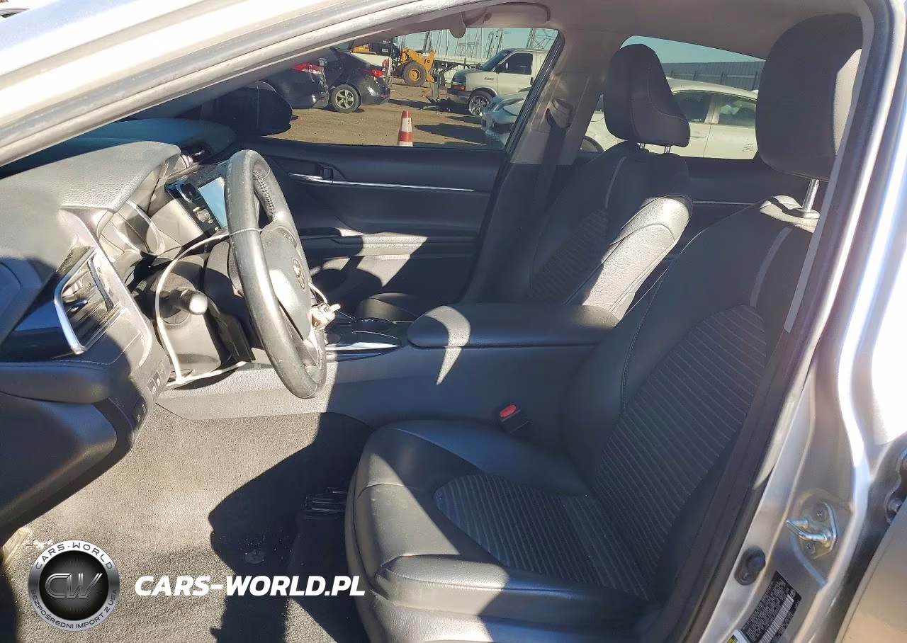 2018 Toyota Camry L VIN:4T1B11HK4JU066056 - 7