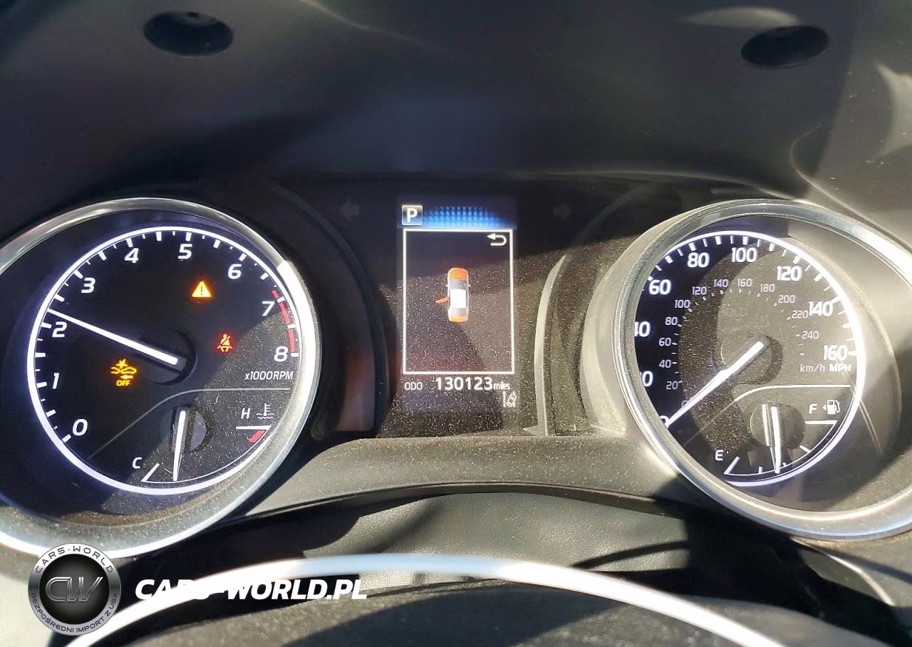 2018 Toyota Camry L VIN:4T1B11HK4JU066056 - 9