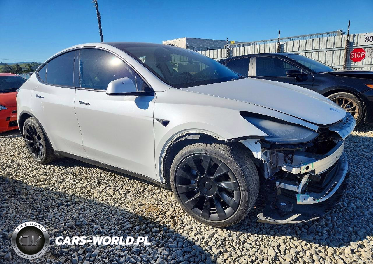 2021 Tesla Model Y VIN:5YJYGAEEXMF157566 - 4
