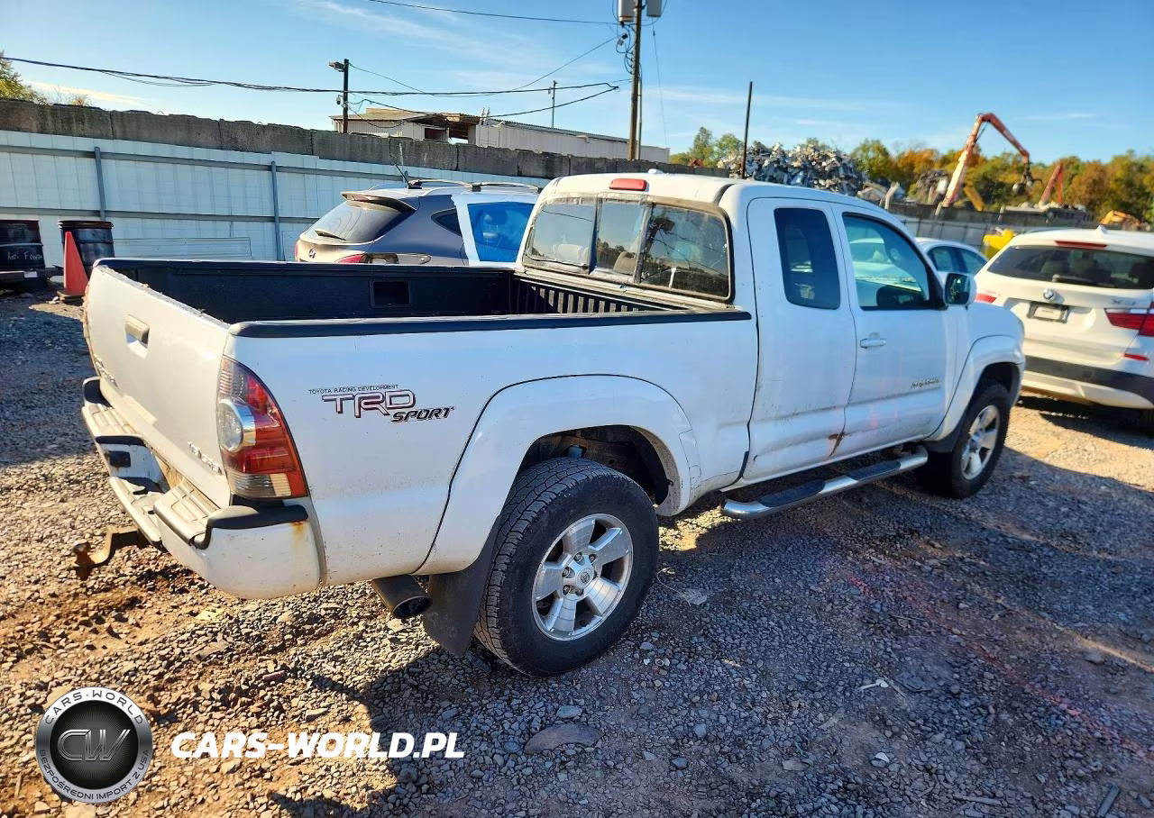 2010 Toyota Tacoma V6 VIN:5TEUU4EN6AZ689643 - 3