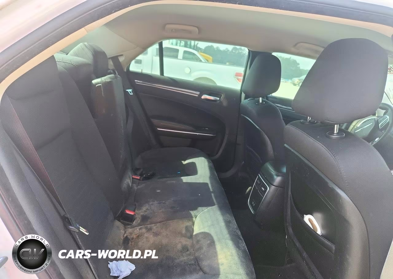 2019 Chrysler 300 Touring VIN:2C3CCAAG2KH590002 - 10