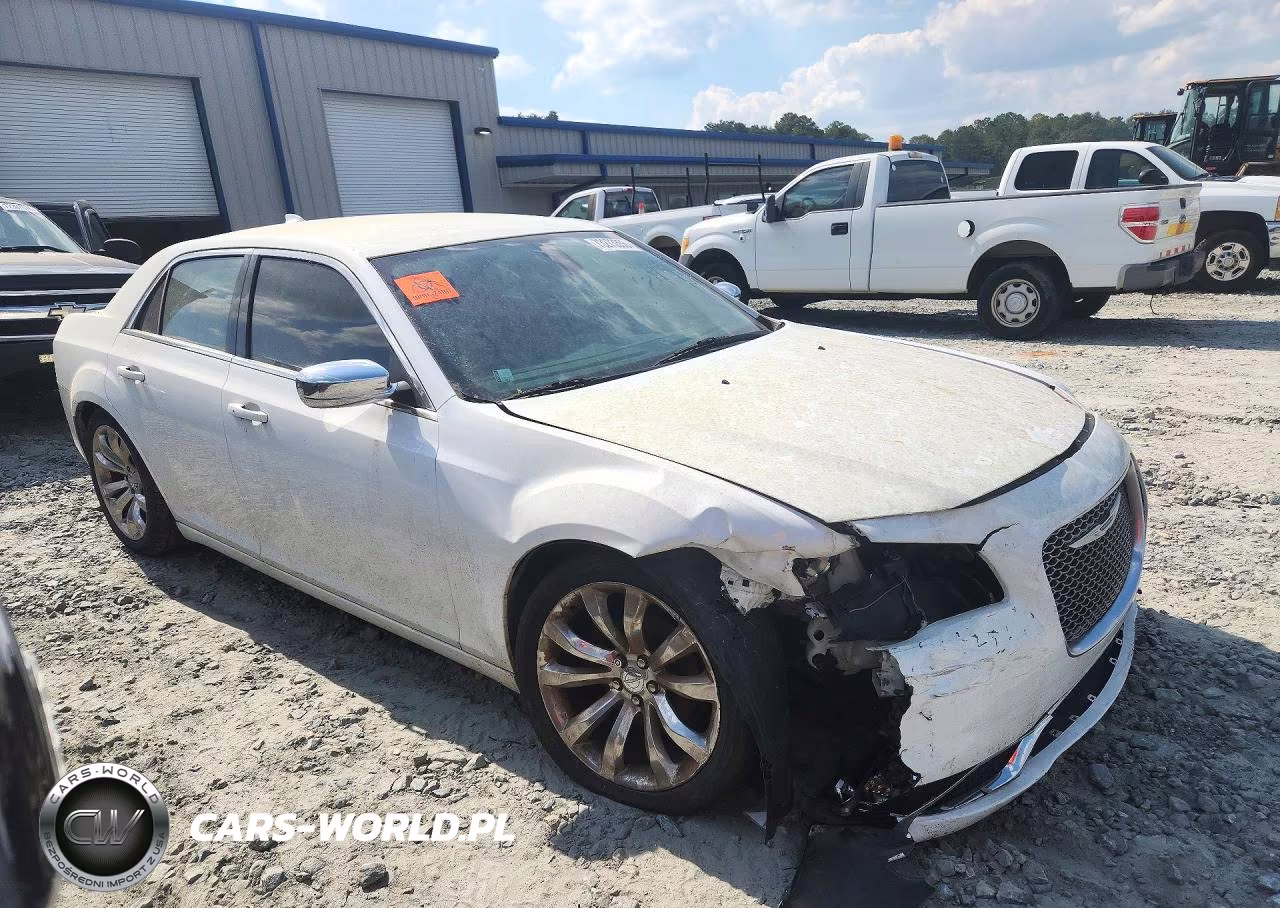 2019 Chrysler 300 Touring VIN:2C3CCAAG2KH590002 - 4