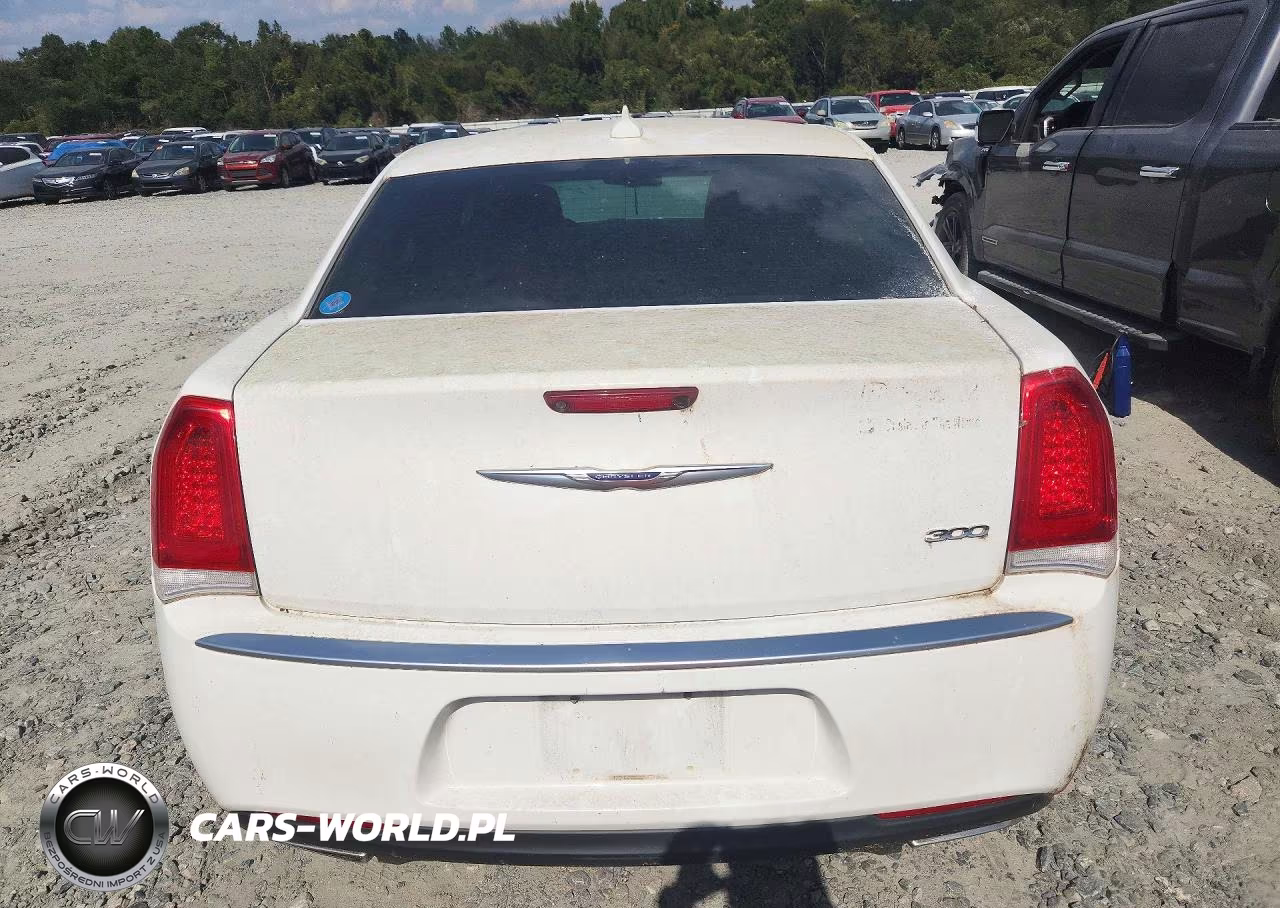 2019 Chrysler 300 Touring VIN:2C3CCAAG2KH590002 - 6