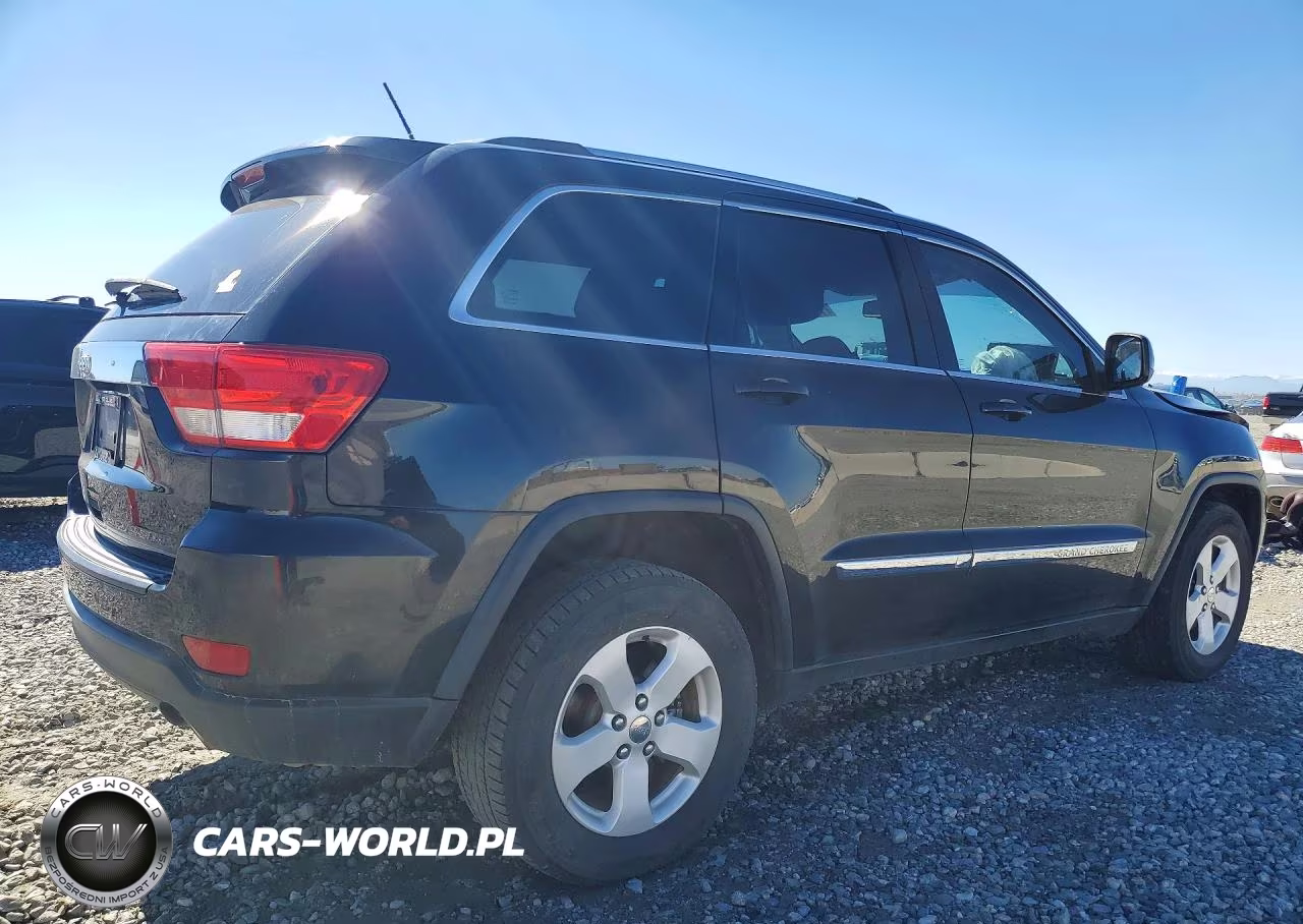 2013 Jeep Grand Cherokee Laredo VIN:1C4RJFAT2DC571395 - 3