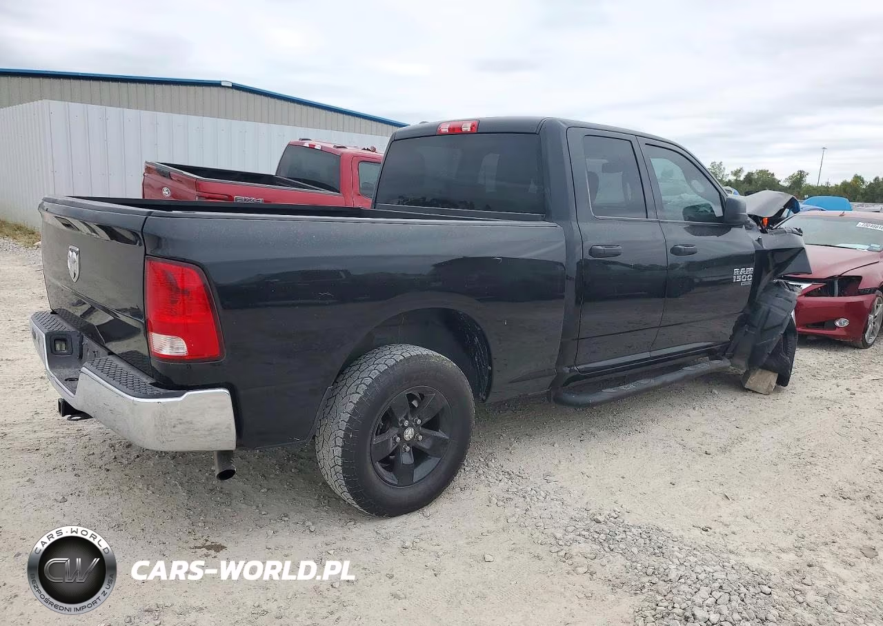 2019 Ram 1500 Classic Tradesman VIN:1C6RR6FG3KS673805 - 3