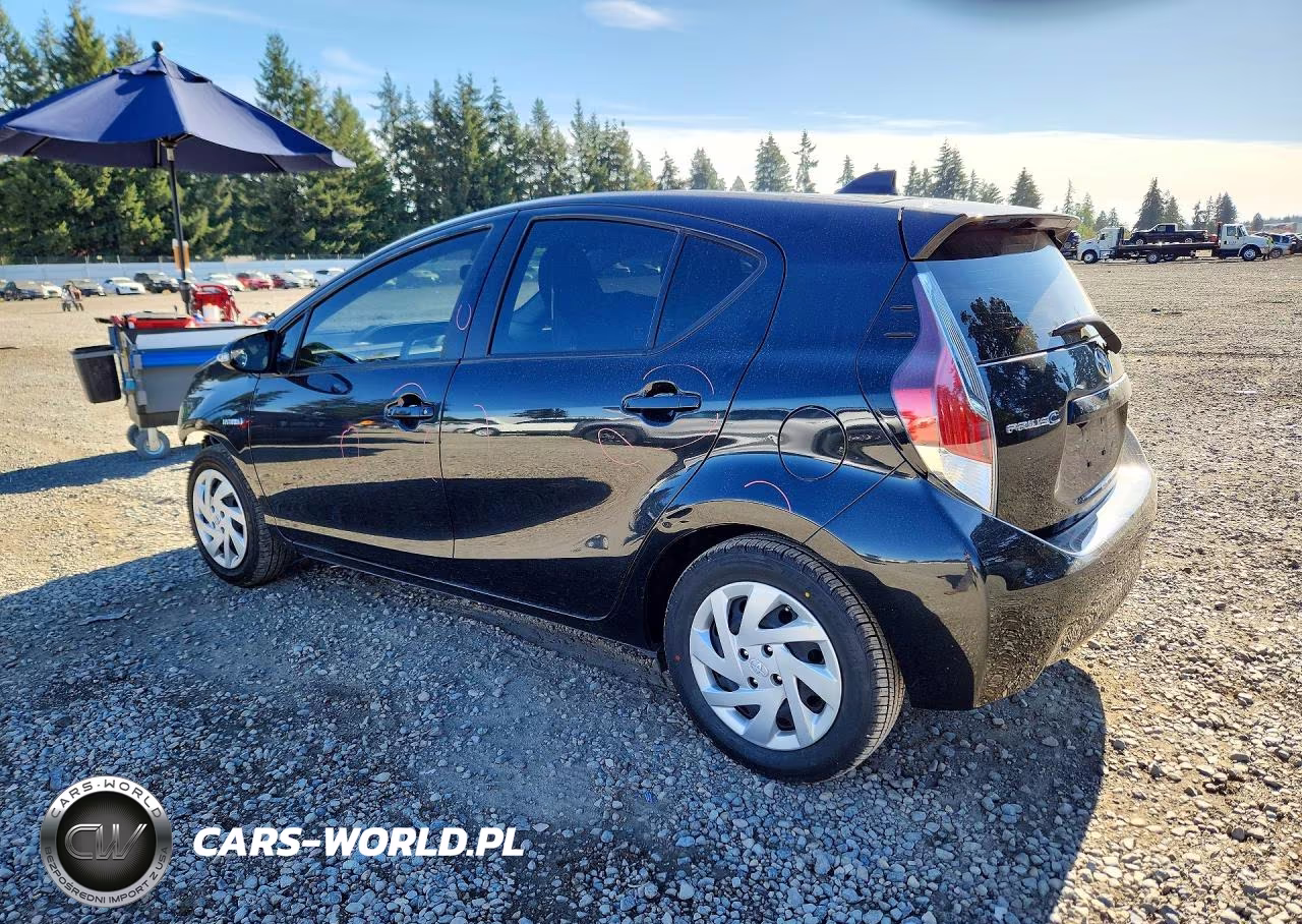 2015 Toyota Prius C Three VIN:JTDKDTB30F1108823 - 2
