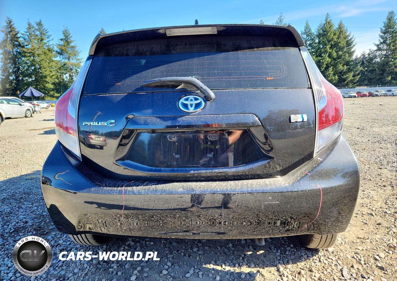2015 Toyota Prius C Three VIN:JTDKDTB30F1108823 - 6