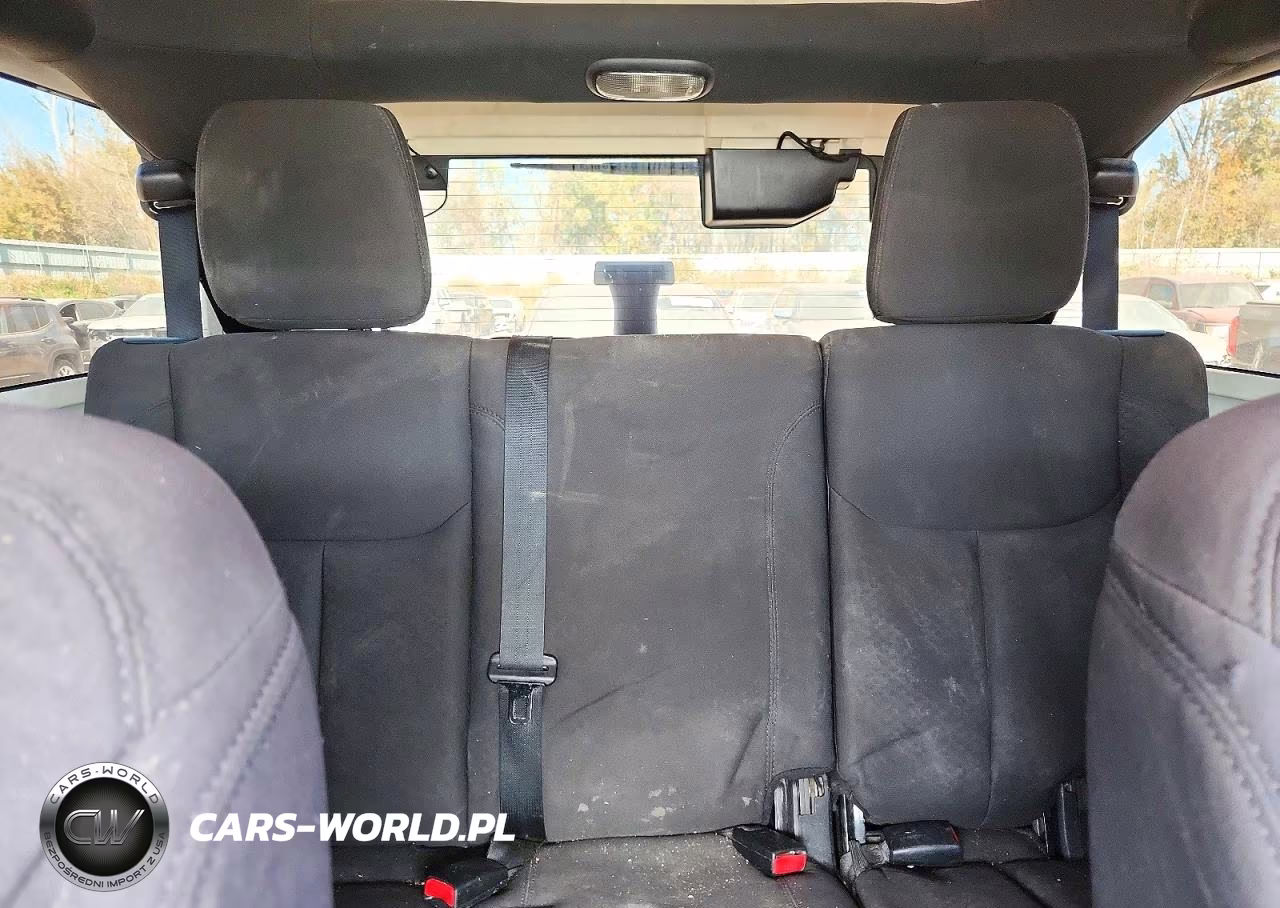 2014 Jeep Wrangler Unlimited Sport VIN:1C4BJWDG5EL117966 - 10