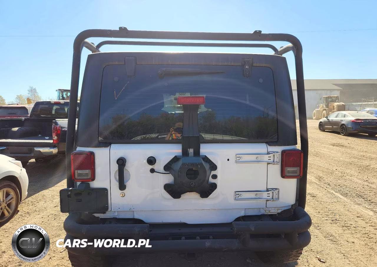 2014 Jeep Wrangler Unlimited Sport VIN:1C4BJWDG5EL117966 - 6