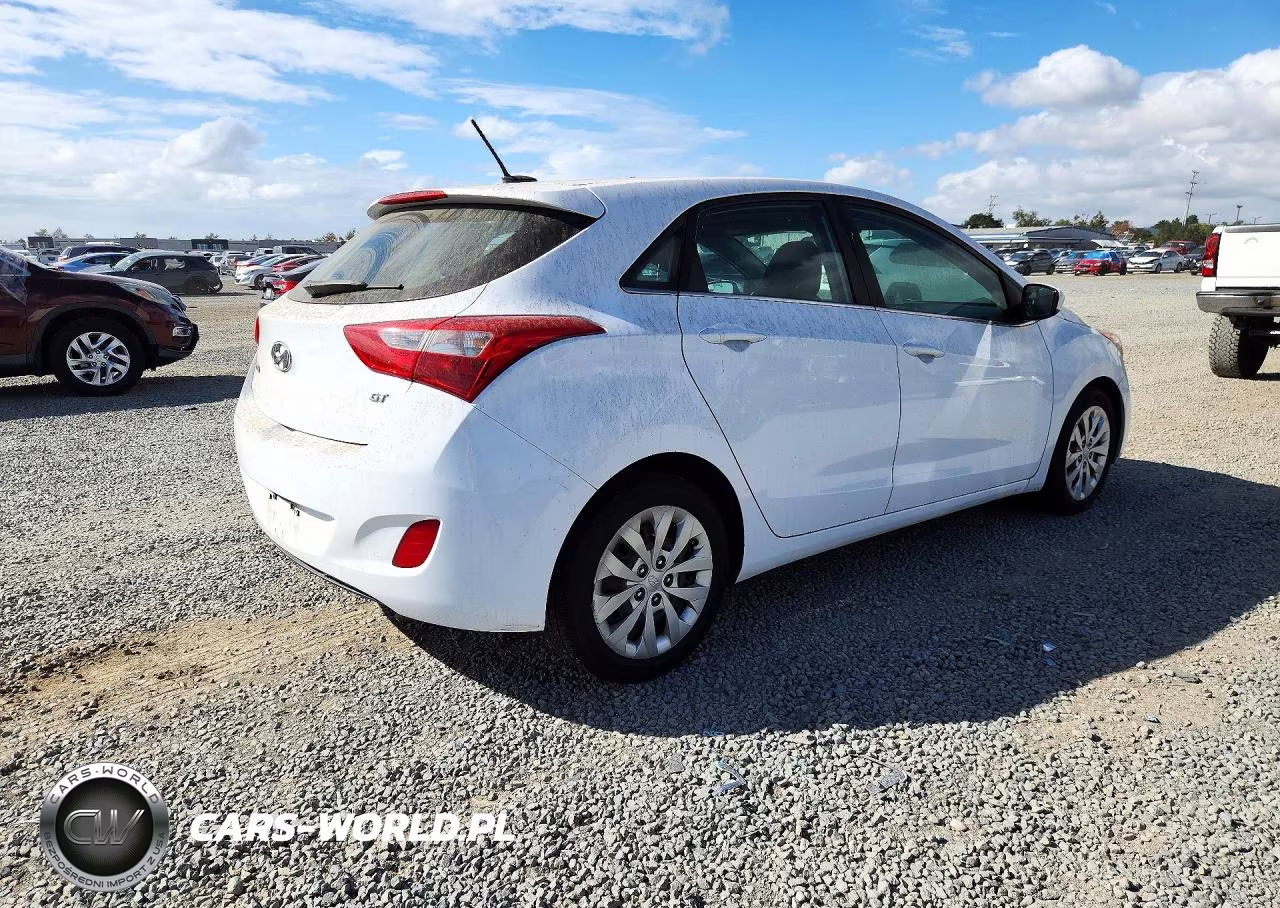 2017 Hyundai Elantra Gt Base VIN:KMHD35LH8HU365811 - 3