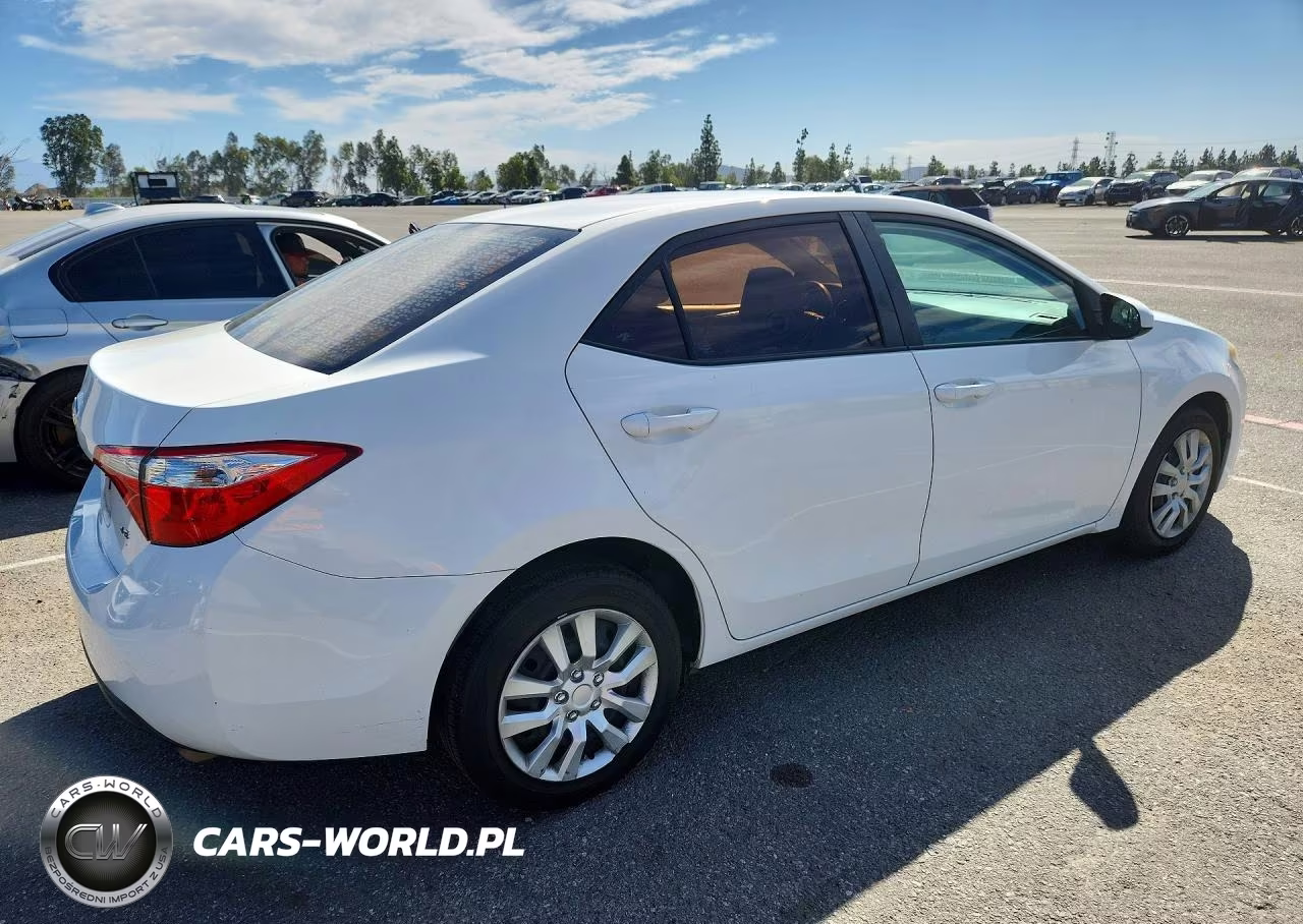 2015 Toyota Corolla Le VIN:5YFBURHE2FP362685 - 3