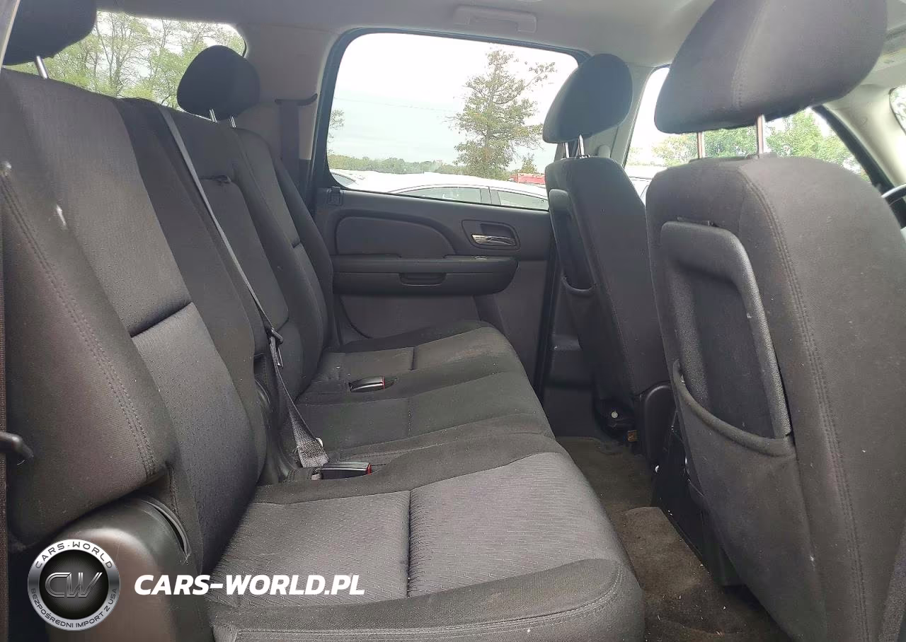 2010 Chevrolet Suburban K1500 Ls VIN:1GNUKHE30AR198399 - 11
