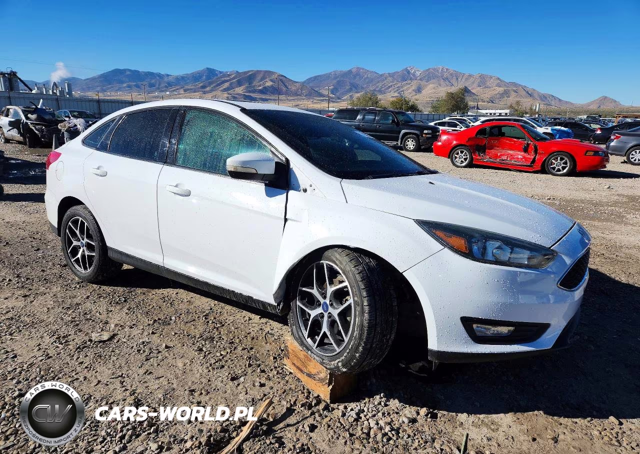 2017 Ford Focus Sel VIN:1FADP3H26HL230159 - 4