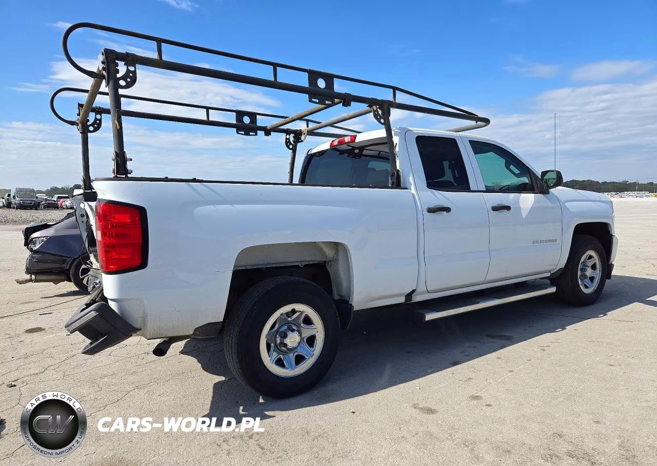 2018 Chevrolet Silverado C1500 VIN:1GCRCNEH6JZ104662 - 3