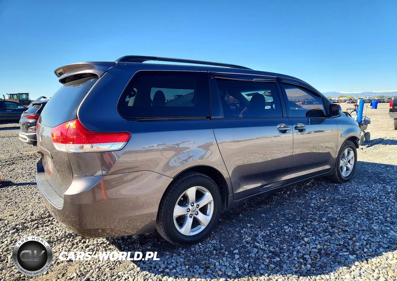 2012 Toyota Sienna Le VIN:5TDKK3DC9CS214320 - 3