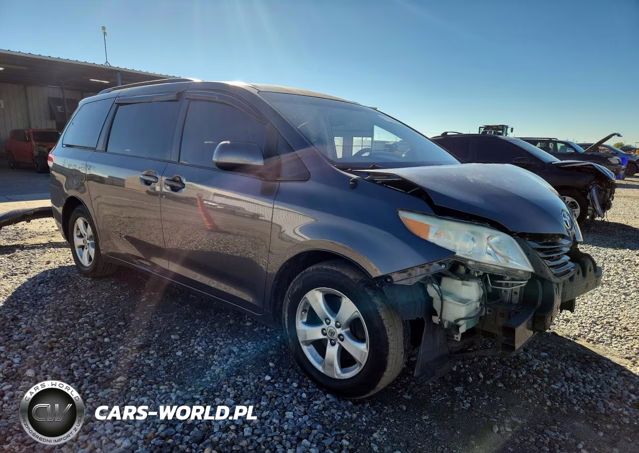 2012 Toyota Sienna Le VIN:5TDKK3DC9CS214320 - 4