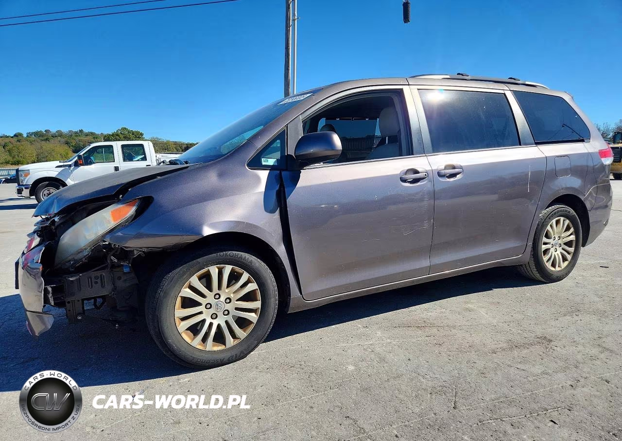 2013 Toyota Sienna Xle 8-Passenger