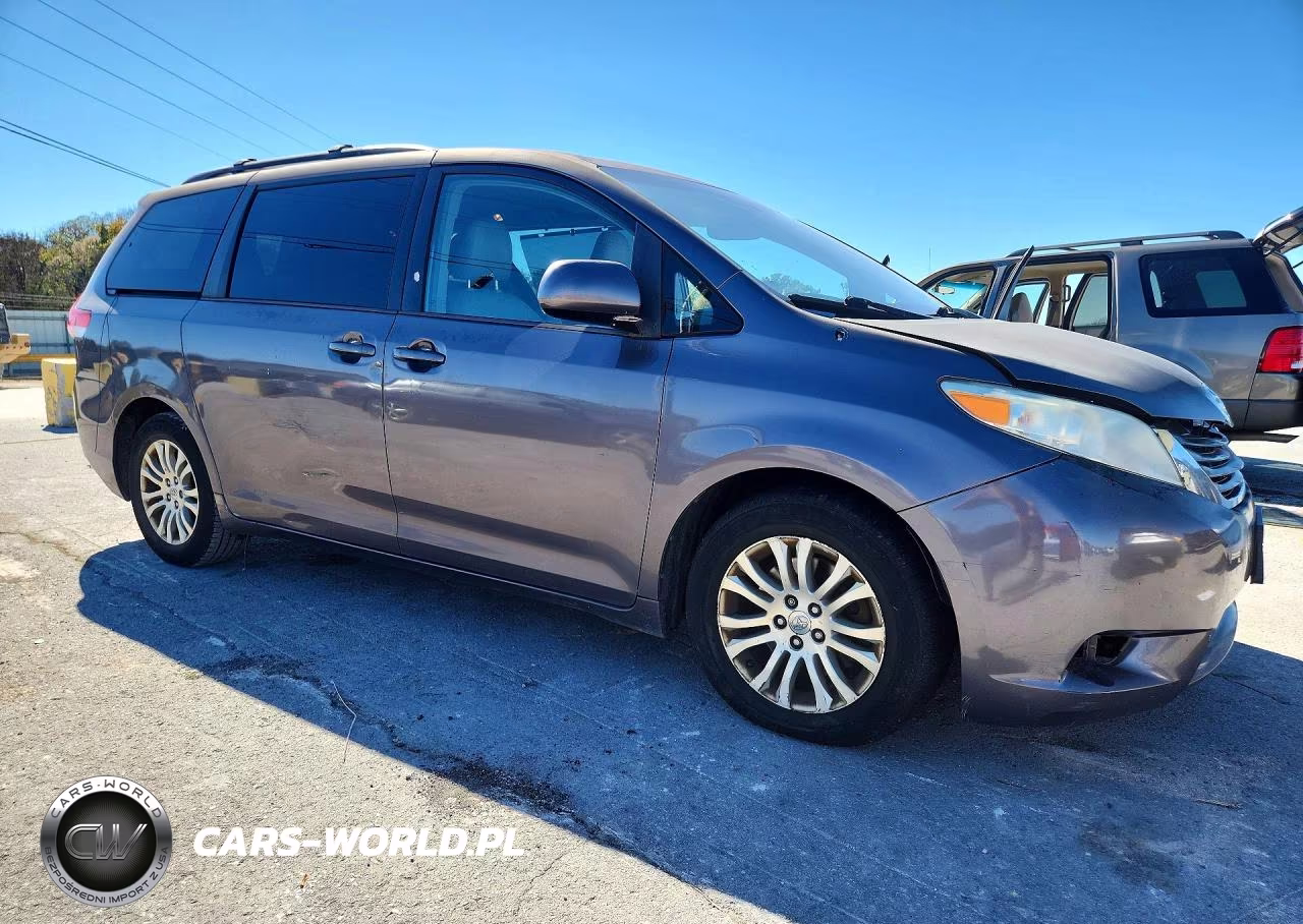 2013 Toyota Sienna Xle 8-Passenger VIN:5TDYK3DC7DS351560 - 4