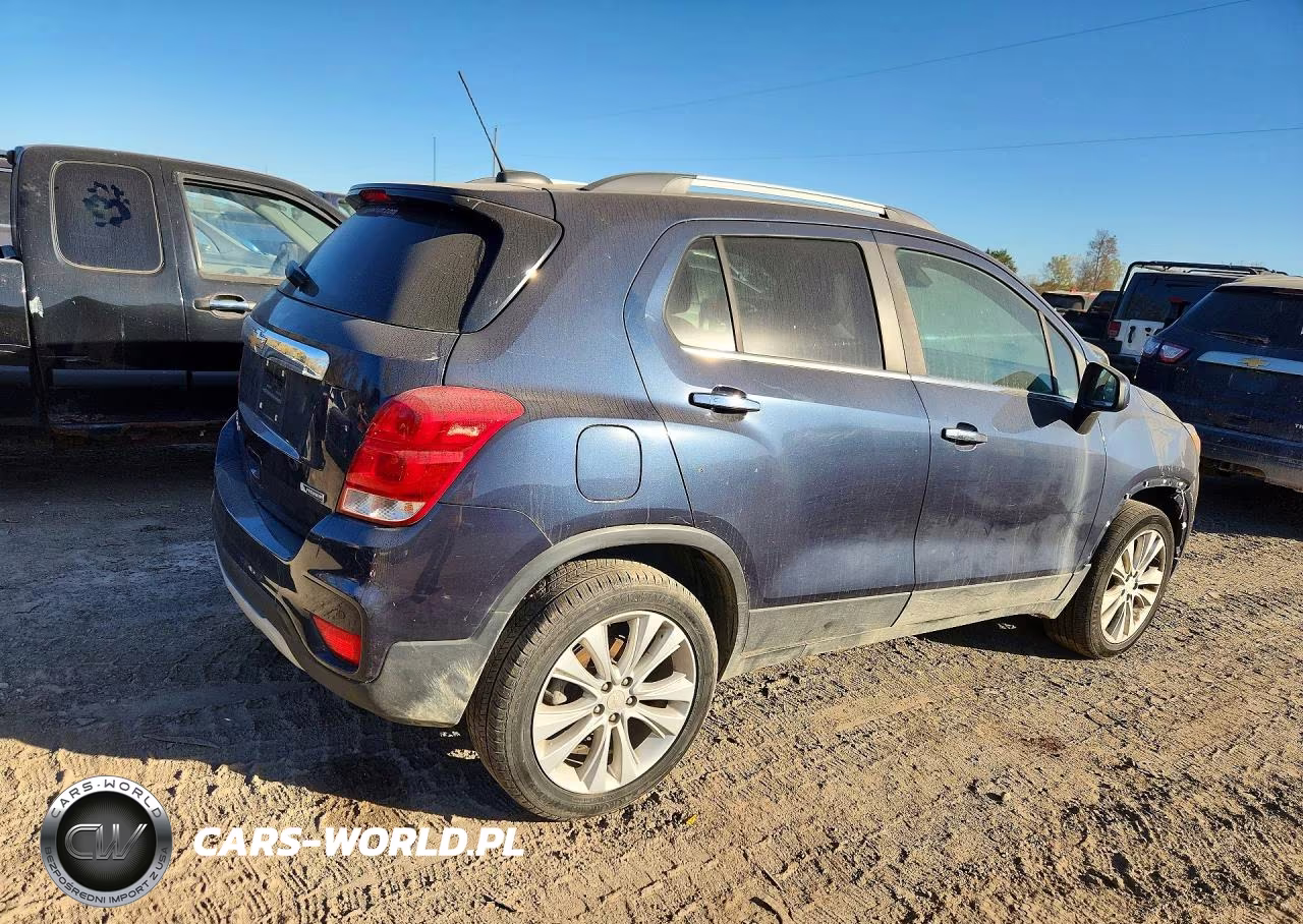 2018 Chevrolet Trax Premier VIN:3GNCJRSB0JL243820 - 3