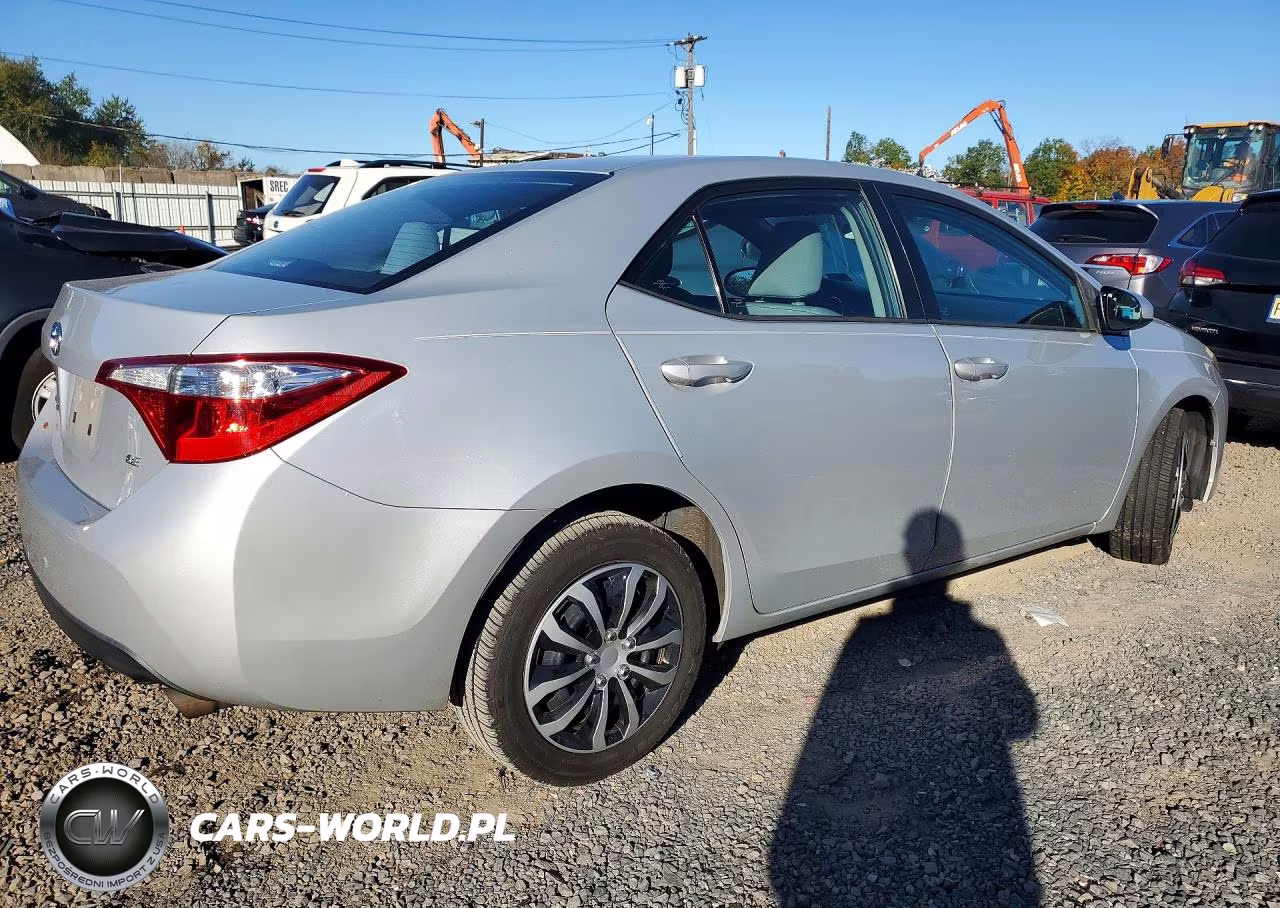 2016 Toyota Corolla Le VIN:2T1BURHE2GC601539 - 3