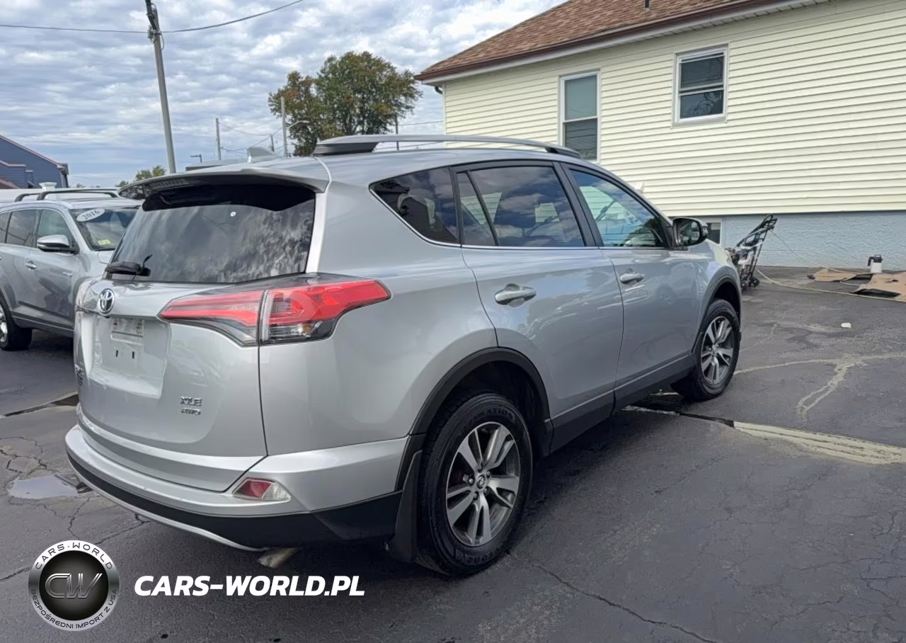 2017 Toyota Rav4 Xle VIN:2T3RFREVXHW580170 - 4