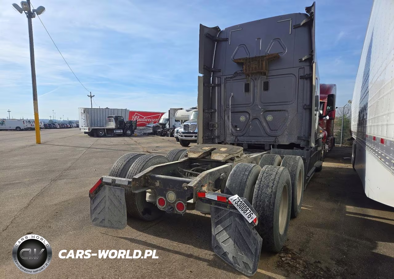 2014 Freightliner Cascadia Semi Truck VIN:3AKJGLD59ESFV7258 - 3