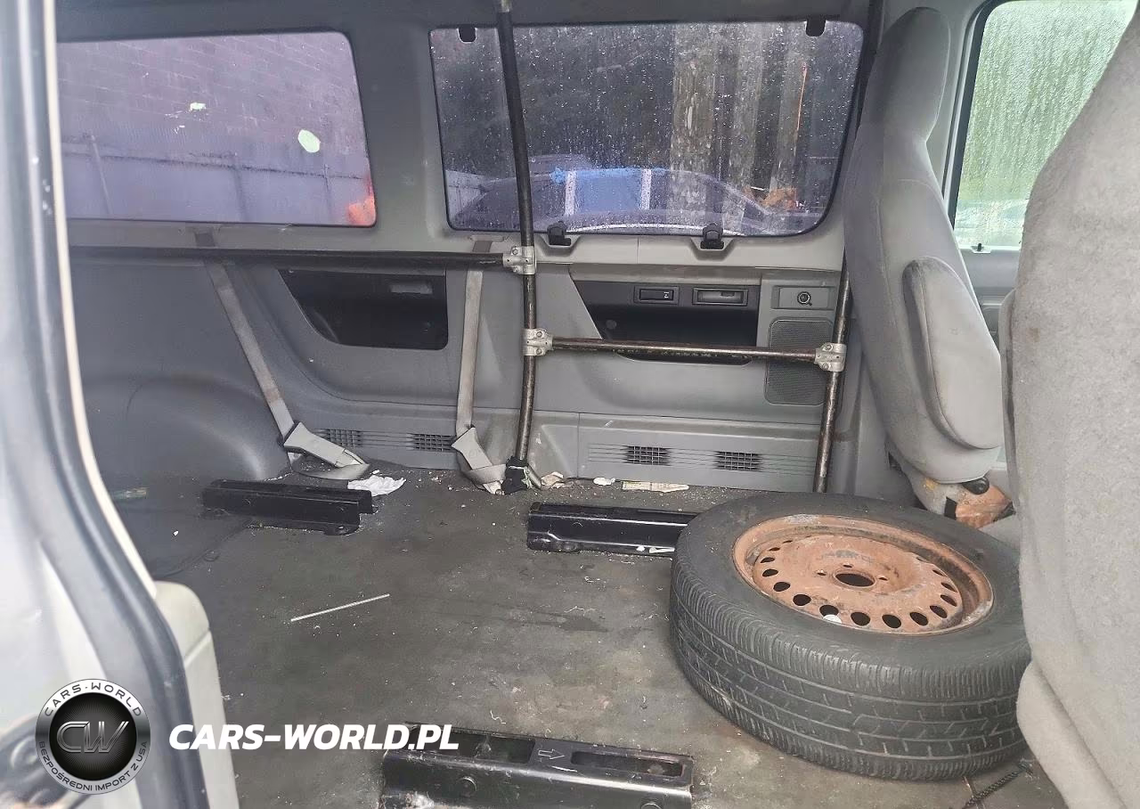 2011 Ford Econoline E350 Super Duty Wagon VIN:1FBNE3BL6BDA30653 - 11