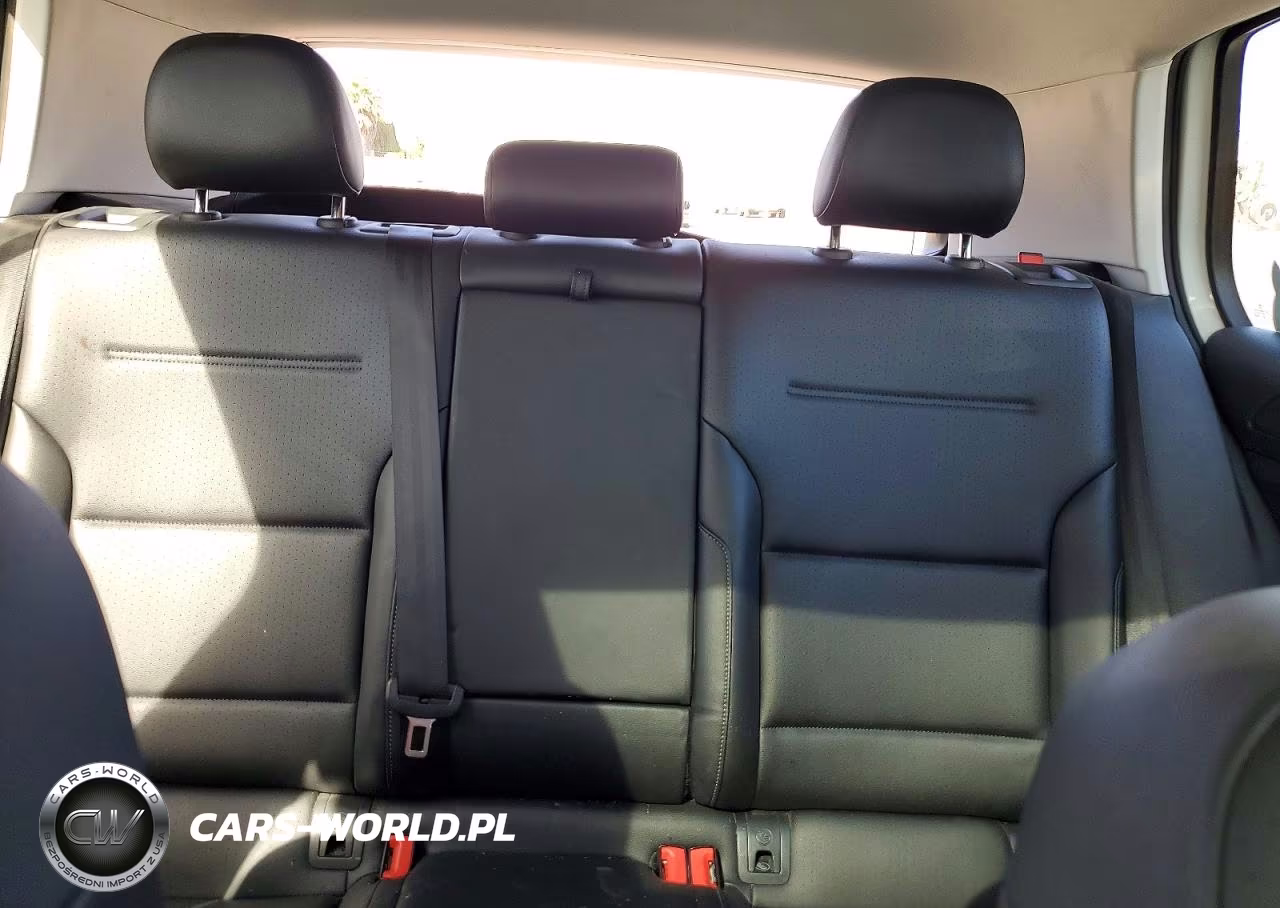 2018 Volkswagen Golf S VIN:3VWG17AU9JM292944 - 10