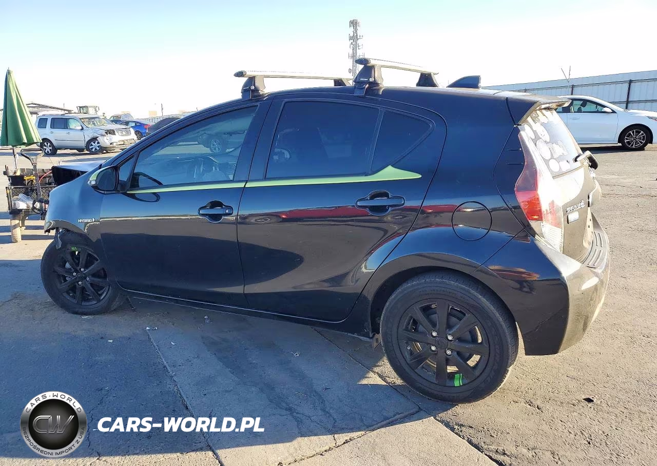 2016 Toyota Prius C Persona Special Edition VIN:JTDKDTB31G1116186 - 2