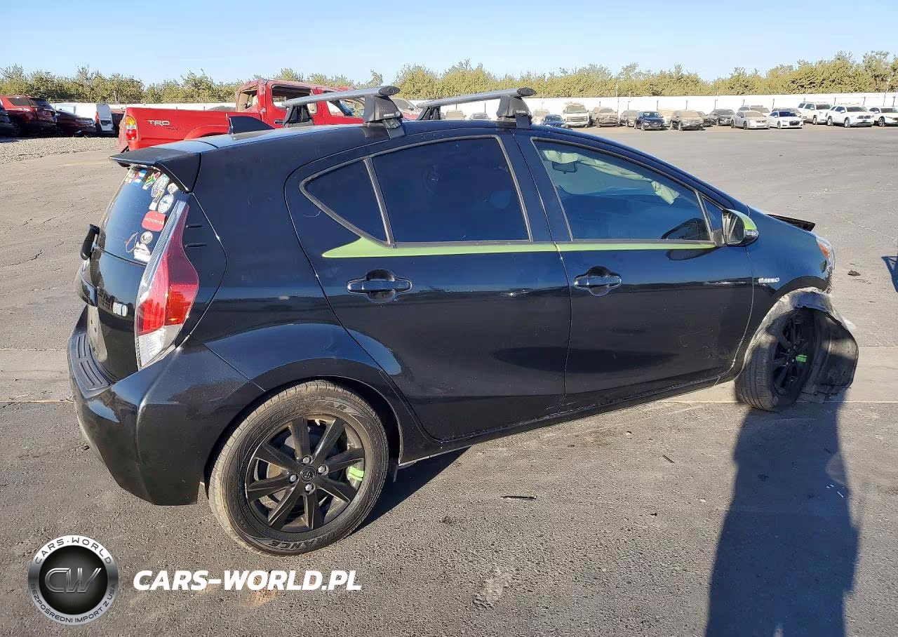 2016 Toyota Prius C Persona Special Edition VIN:JTDKDTB31G1116186 - 3