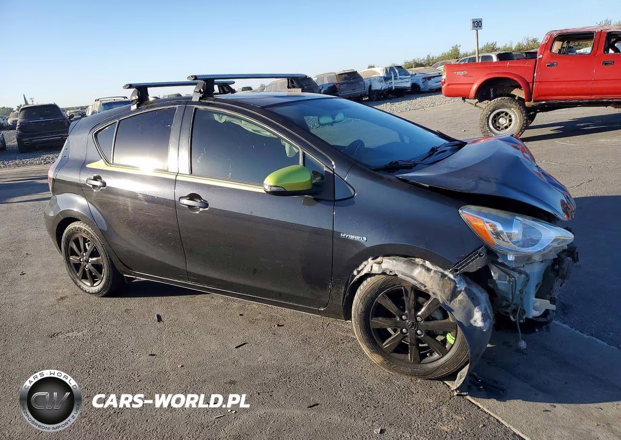 2016 Toyota Prius C Persona Special Edition VIN:JTDKDTB31G1116186 - 4