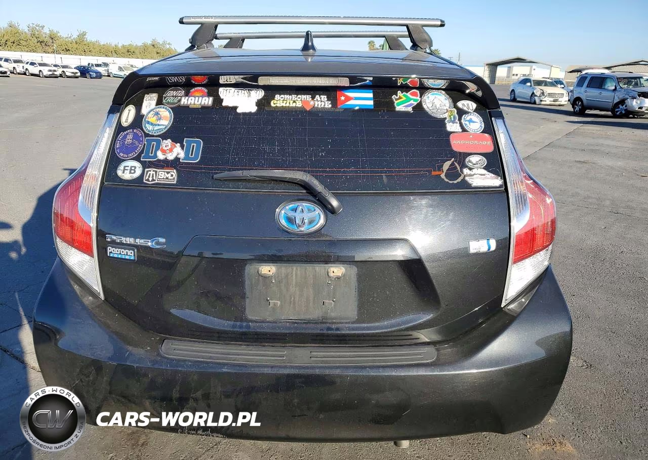 2016 Toyota Prius C Persona Special Edition VIN:JTDKDTB31G1116186 - 6