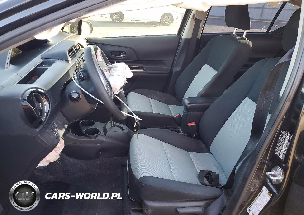2016 Toyota Prius C Persona Special Edition VIN:JTDKDTB31G1116186 - 7