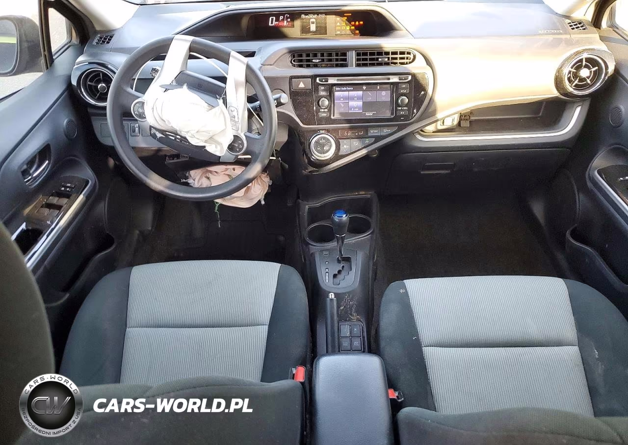 2016 Toyota Prius C Persona Special Edition VIN:JTDKDTB31G1116186 - 8