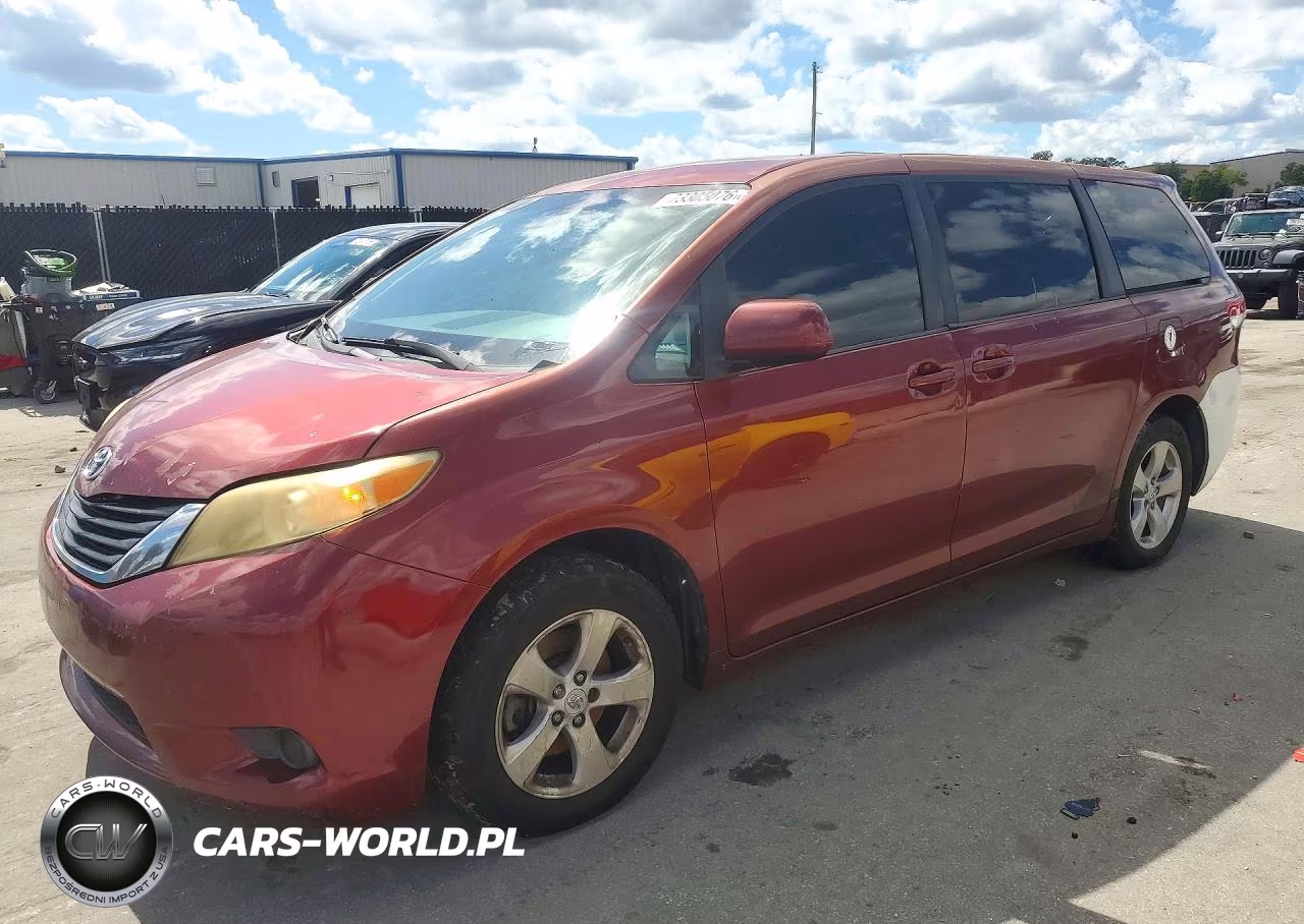 2012 Toyota Sienna Le 8-Passenger – zdjęcie 1 z 13