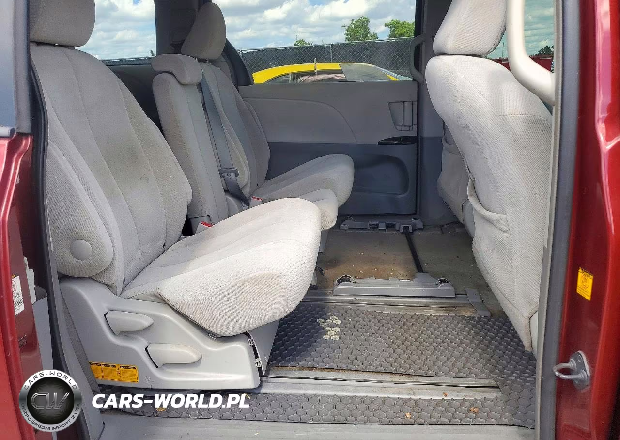 2012 Toyota Sienna Le 8-Passenger VIN:5TDKA3DC4CS013847 - 11