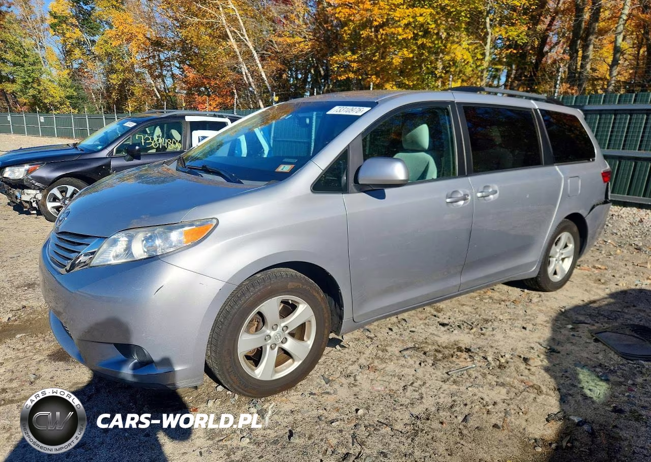 2016 Toyota Sienna Le – zdjęcie 1 z 13