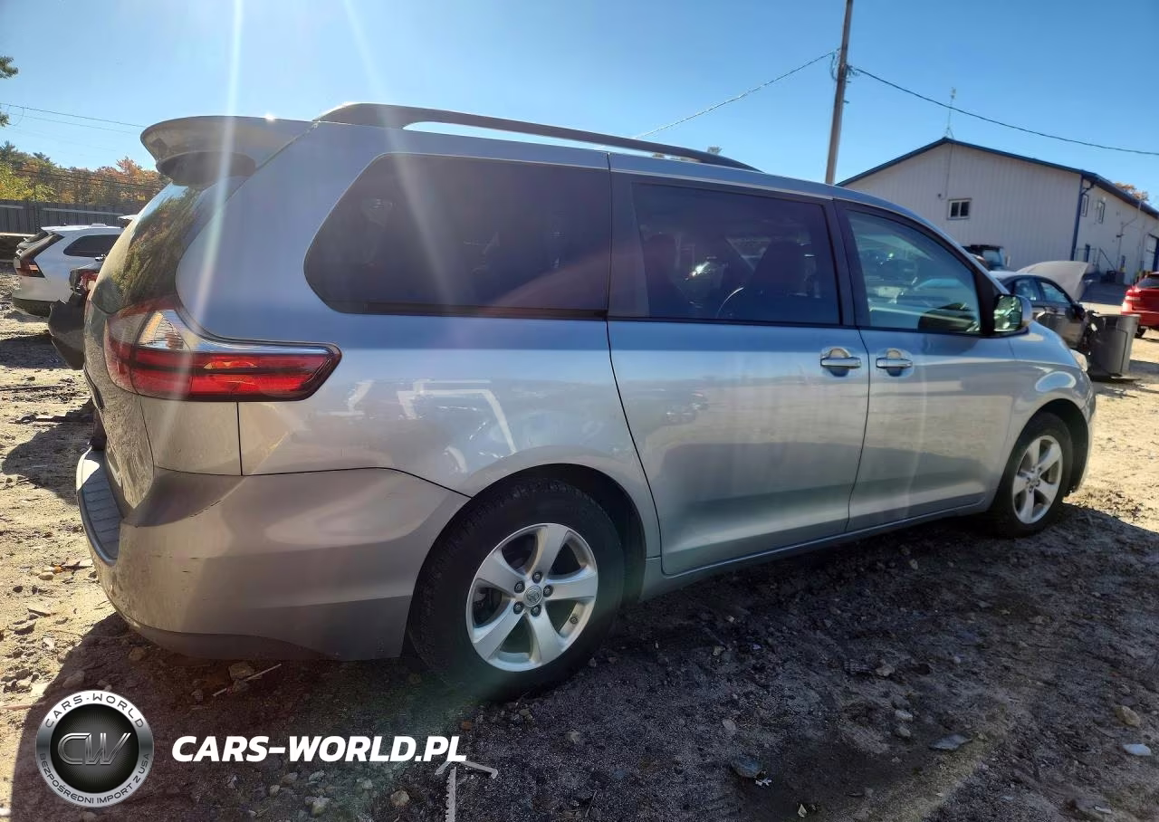 2016 Toyota Sienna Le VIN:5TDKK3DC5GS698508 - 3