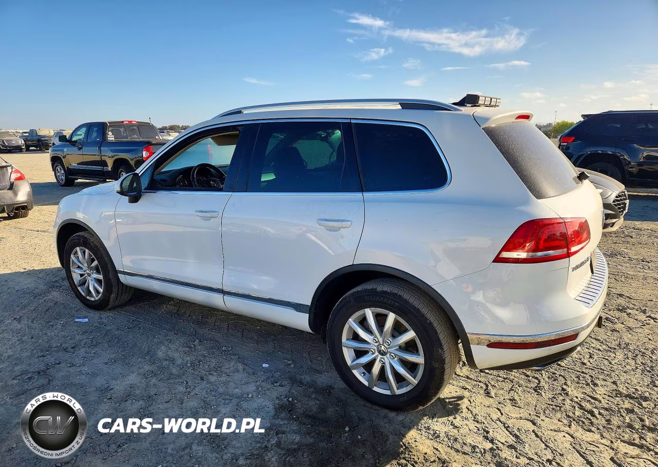 2016 Volkswagen Touareg Sport VIN:WVGEF9BP4GD002397 - 2