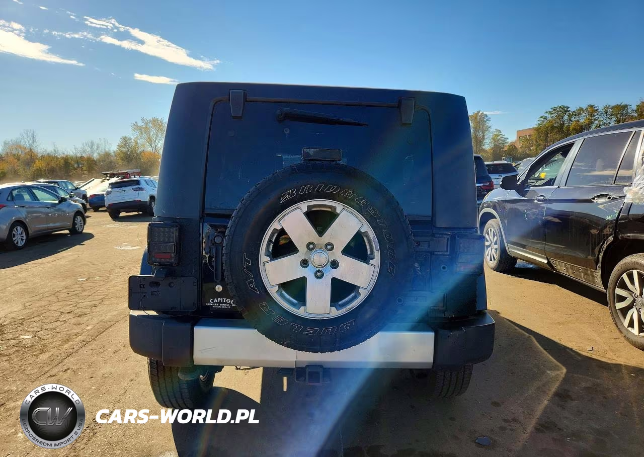 2010 Jeep Wrangler Unlimited Sahara VIN:1J4BA5H15AL159512 - 6