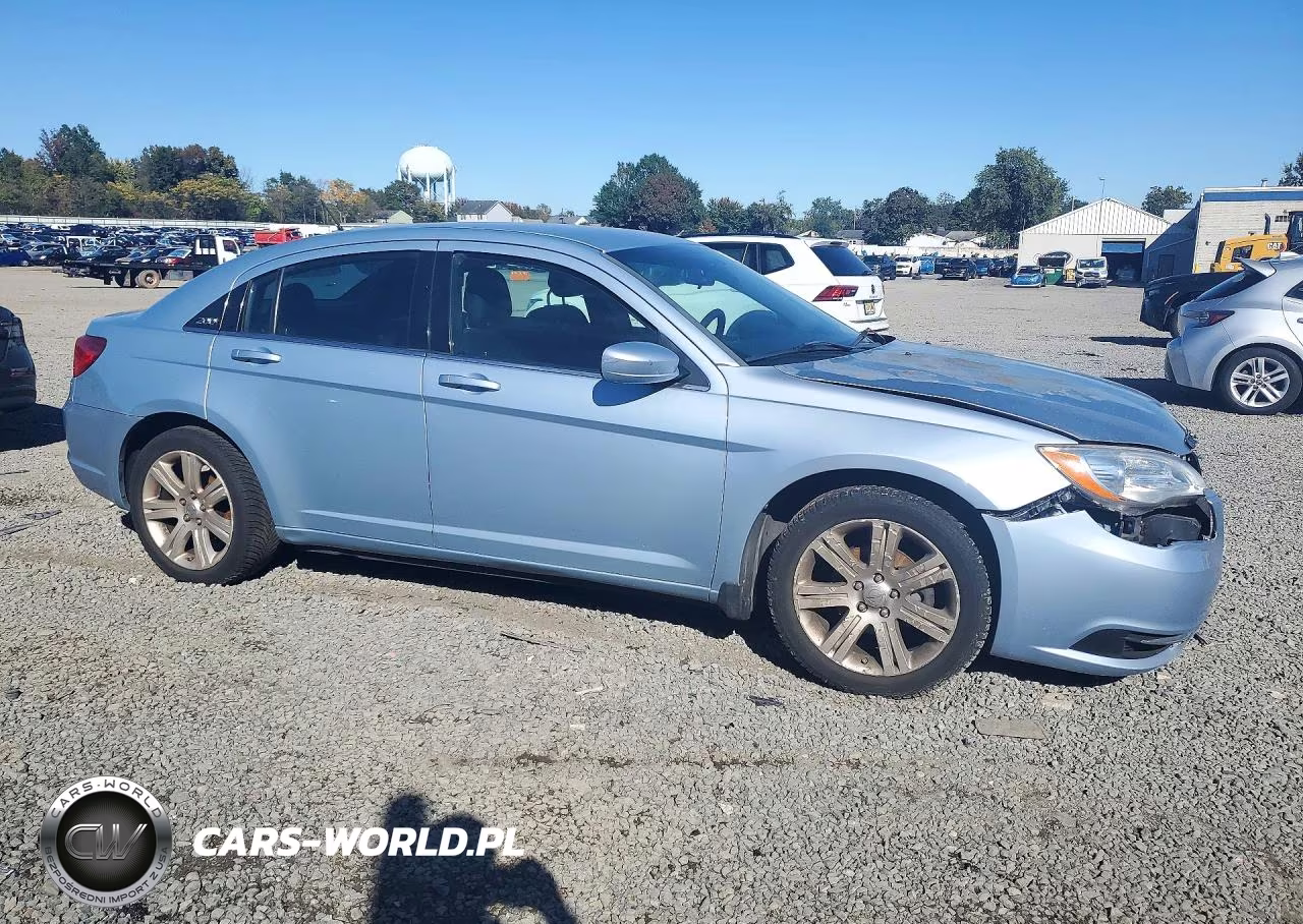 2013 Chrysler 200 Lx VIN:1C3CCBAB8DN698743 - 4