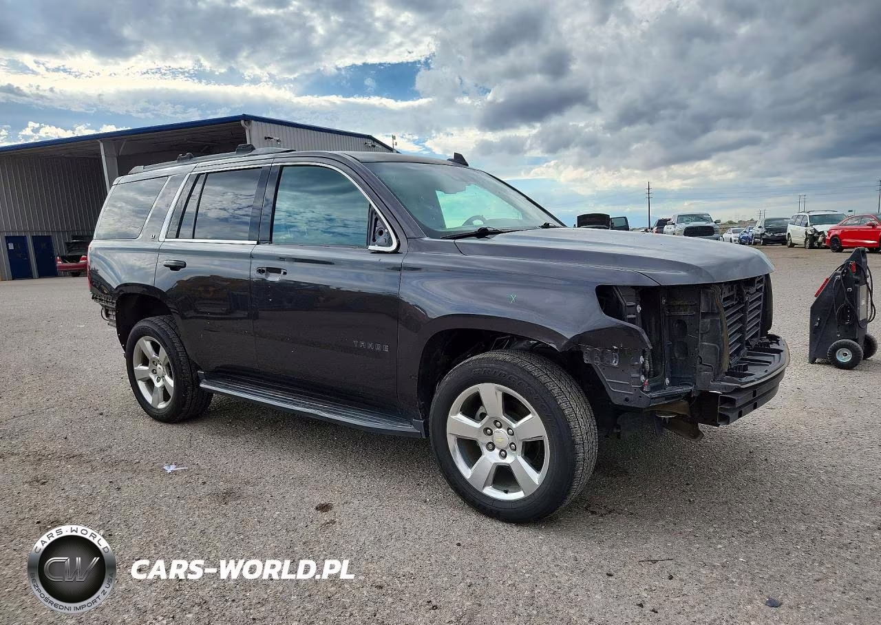 2018 Chevrolet Tahoe C1500 Lt VIN:1GNSCBKC8JR363332 - 4