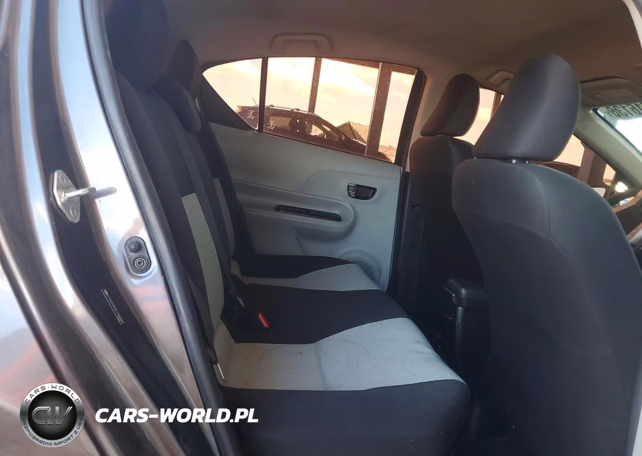 2014 Toyota Prius C Two VIN:JTDKDTB32E1568046 - 10