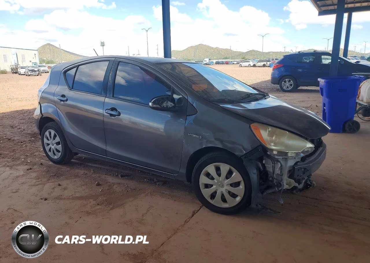 2014 Toyota Prius C Two VIN:JTDKDTB32E1568046 - 4