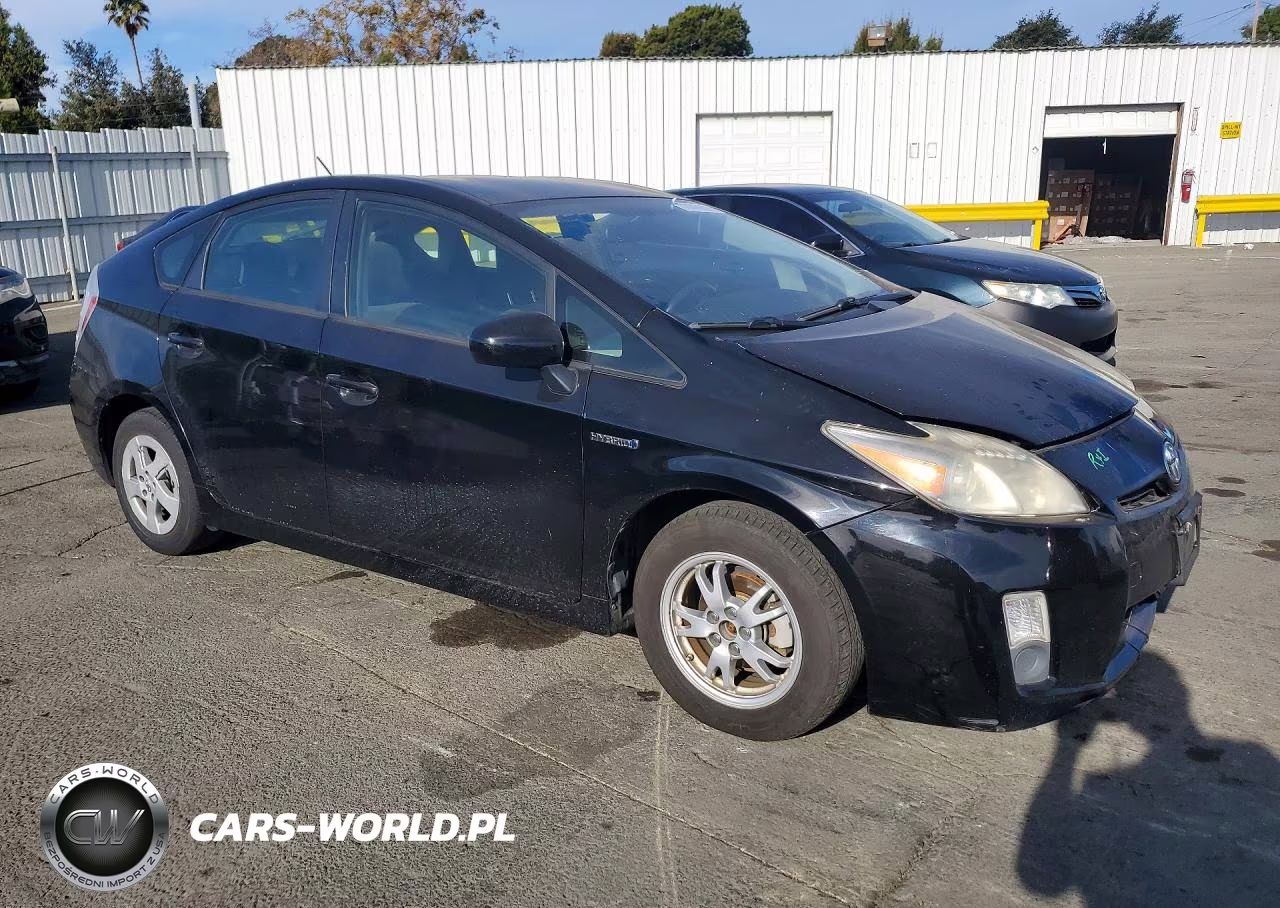 2011 Toyota Prius Two VIN:JTDKN3DU5B5313737 - 4