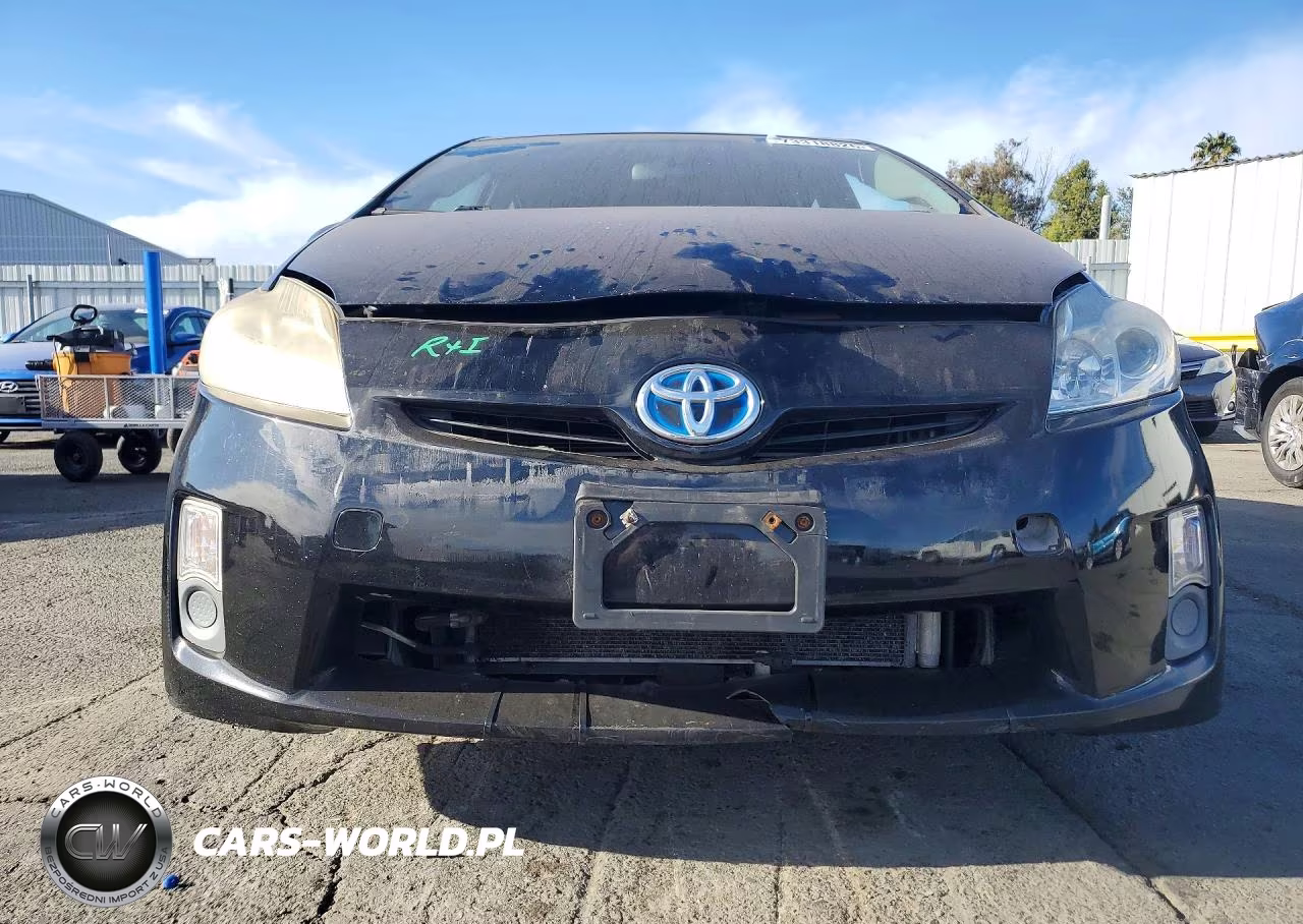 2011 Toyota Prius Two VIN:JTDKN3DU5B5313737 - 5